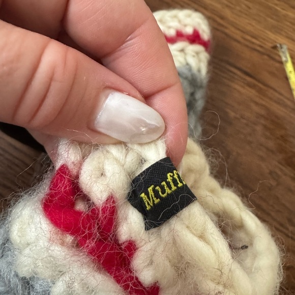 NWOT MUFFLE UP merino wool grey and white infant knitted booties - Picture 9 of 9